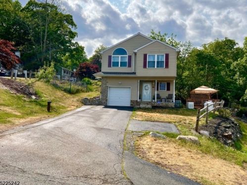 28 Wildwood Shores Dr, Hopatcong NJ  07843-1923 exterior