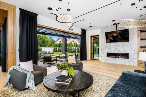 4508 Haskell Ave, Van Nuys CA  91436-3148 exterior