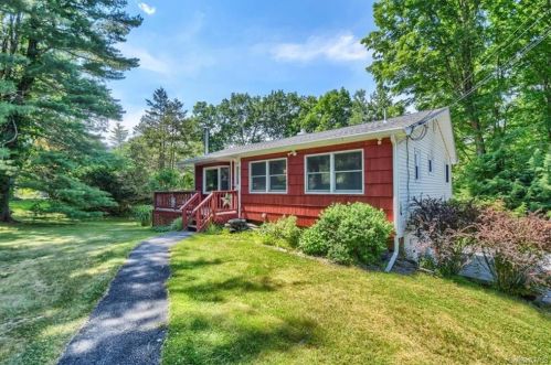 132 Ravencrest Rd, Yorktown Hgts, NY 10598-2626
