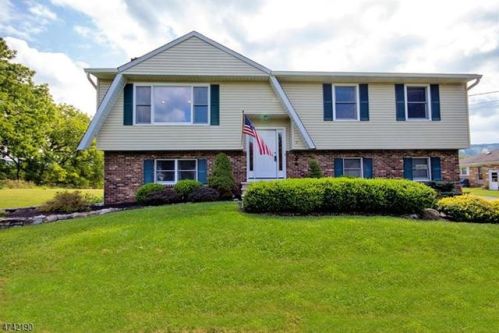 76 Sand Hill Rd, Wantage, NJ 07461-4842