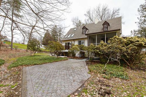 19 Loockerman Ave, Poughkeepsie NY 12601-5026 exterior