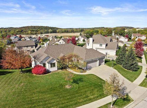 3944 Oakmont Trl, Waukesha, WI 53188-2534