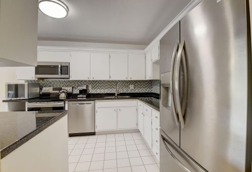 18 Westgate Ln, Boynton Beach, FL 33436-6366