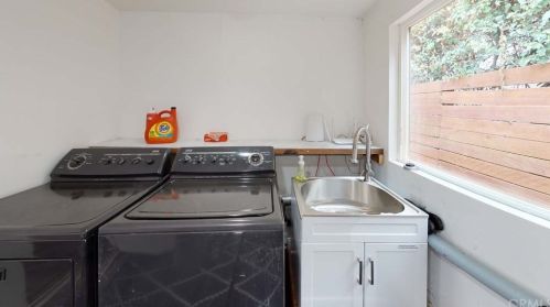 15560 Leadwell St, Van Nuys CA 91406-3110 exterior