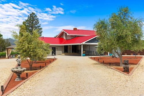 1412 Christopher Ct, Ukiah, CA 95482-3674