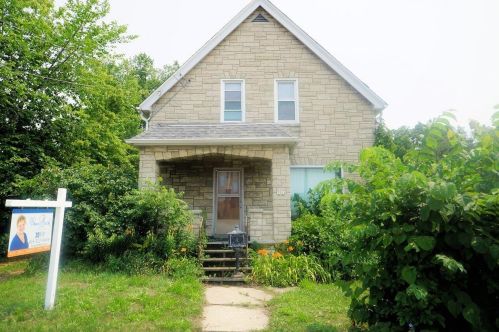 5964 Packard Ave, Cudahy, WI 53110-3026