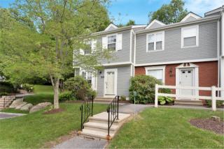 501 Twin Brook Ct, Kent Lakes, NY 10512-2039