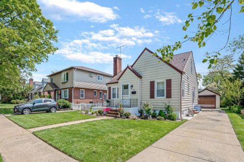 18 Jefferson St, New Hyde Park NY  11040-1912 exterior