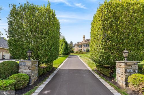 302 Blackburn Dr, Berwyn, PA 19312-1898