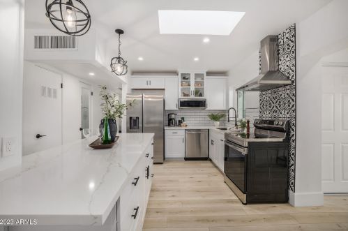 724 Cactus Wren Dr, Phoenix AZ  85021-8626 exterior