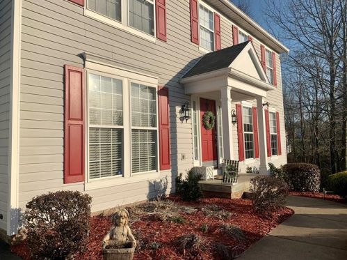 179 Neshannock Trails Dr, New Castle, PA 16105-2915