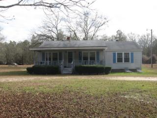 7926 Old Jefferson Hwy, Kershaw SC  29067-8094 exterior
