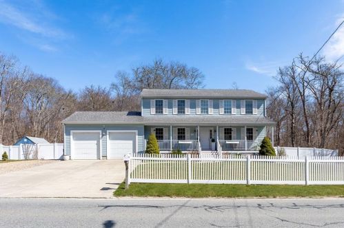 892 Brayton Rd, Tiverton, RI 02878-3335