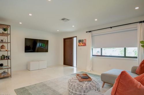 714 103rd Ave, Naples FL  34108-3221 exterior