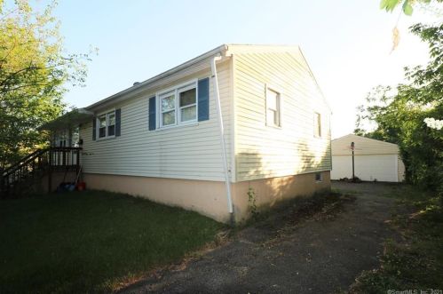 95 Pershing Ave, Bridgeport, CT 06606-3065