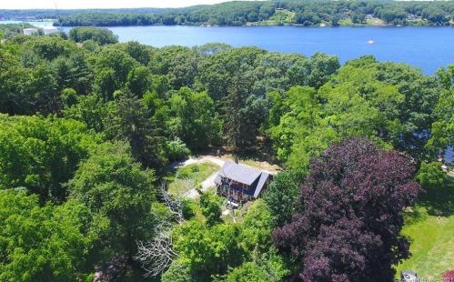 9 River Dr, Gales Ferry CT  06335-1120 exterior