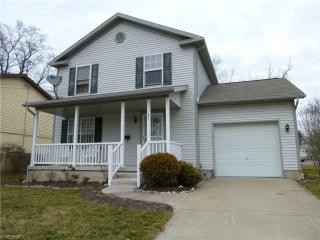 803 Carlysle St, Akron, OH 44310-2020