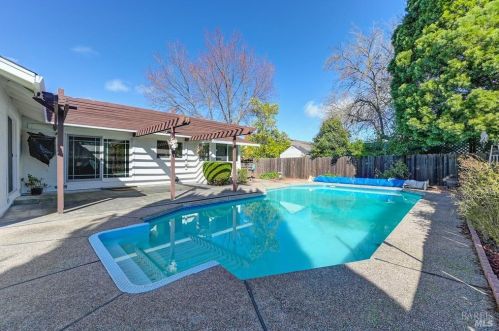 681 Seville Ln, Vacaville CA  95688-2044 exterior