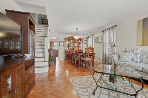 85-02 133rd Ave, Jamaica, NY 11417-1207
