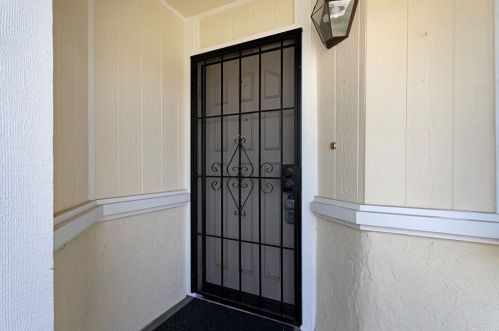 911 Concord Ct, Vista CA  92081-8925 exterior