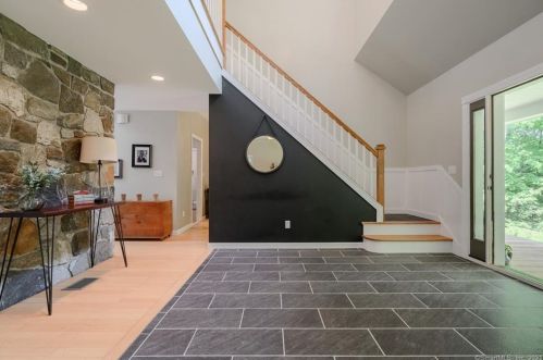 9 New Brg Rd, Brookfield Center CT  06804 exterior