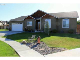1045 Larkin Ct, Hermiston, OR 97838-2498