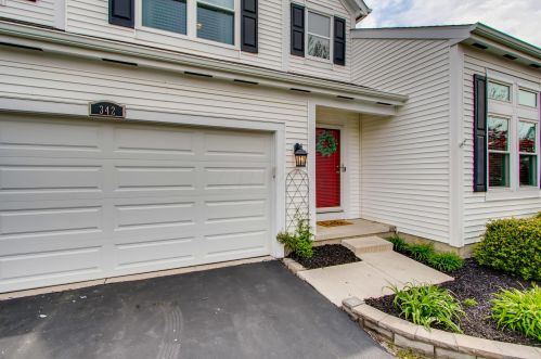 342 Moss Ct, Marysville, OH 43040-7002