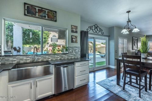 1052 Washington Ave, Gilbert, AZ 85233-5252