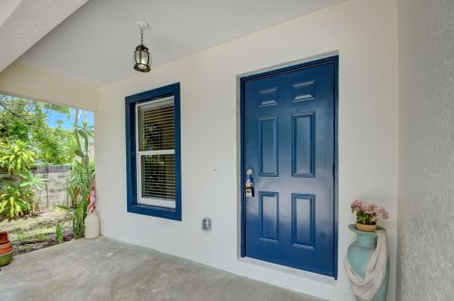 620 Palmetto St, West Palm Beach, FL 33405-3926