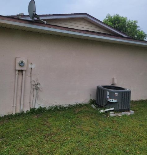 230 Midfield Ln, Fort Pierce, FL 34983-1766