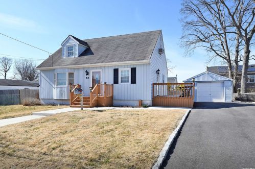 50 22nd St, Deer Park, NY 11729-3941
