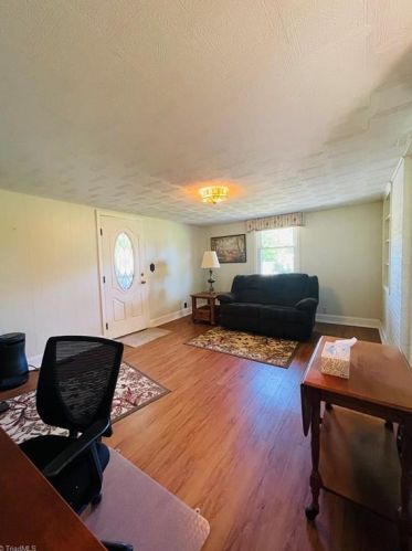 127 Pineview Dr, Mount Airy NC 27030-5145 exterior