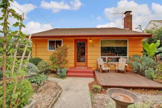 5306 32nd Ave, Seattle, WA 98118-6108