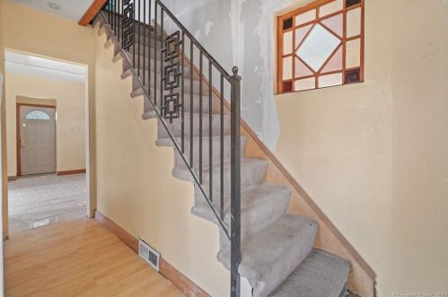 289 Carroll Ave, Bridgeport CT  06607-1801 exterior
