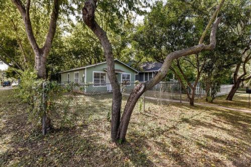 2015 Canterbury St, Austin TX  78702-5532 exterior