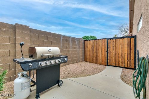 1492 Westchester Dr, Chandler AZ 85249-5091 exterior