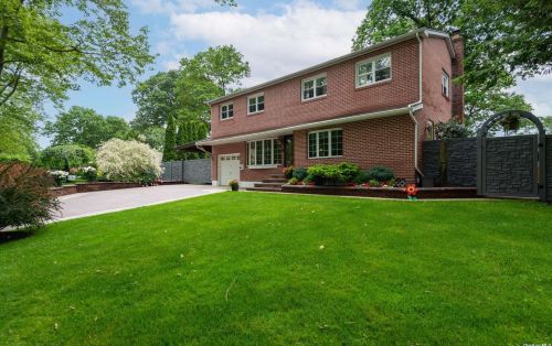 20 Bridle Ln, Huntington Station, NY 11746-4402