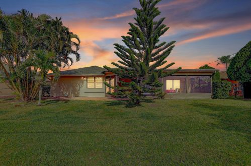 130 Airview Ave, Fort Pierce, FL 34984-4945