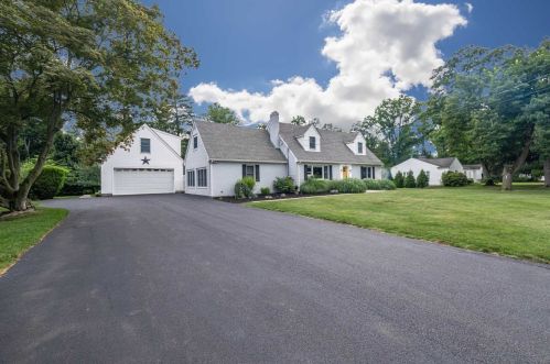 72 Maple Ave, Fishkill NY  12524-2213 exterior