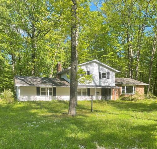 8769 Spinnerstown Rd, Coopersburg, PA 18036-4008