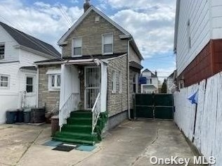 138-10 Whitelaw St, Jamaica, NY 11417-2721
