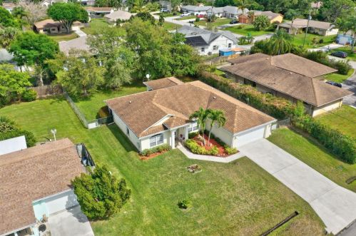 1195 Clifton Ln, Fort Pierce, FL 34983-3201