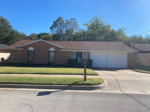 1720 Richmond Dr, Bedford, TX 76022-7649