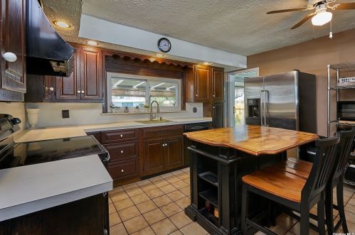 2188 Hortense Ave, Seaford, NY 11783-2645