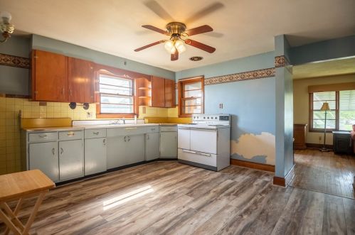 1099 Haig St, Hermitage PA  16146-2856 exterior