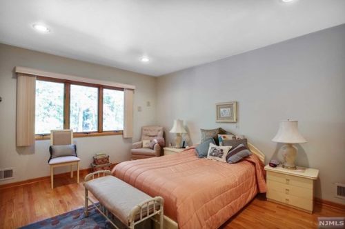 236 Gilbert Ave, Elmwood Park NJ  07407-2813 exterior