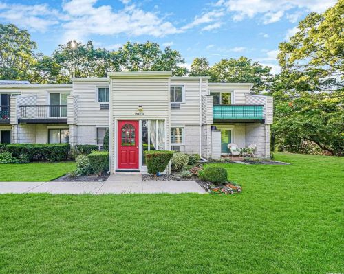26 Richmond Blvd, Hauppauge, NY 11779-3432