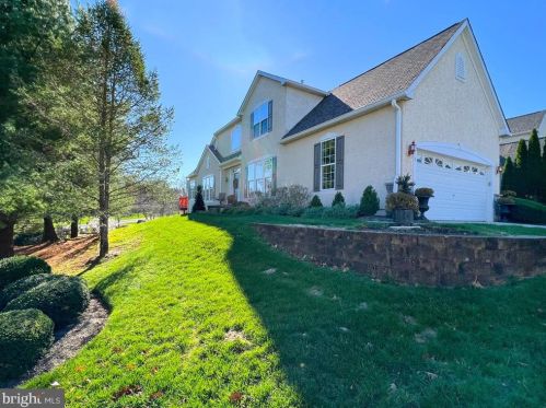 1 Beidler Dr, Washington Crossing, PA 18977-1350