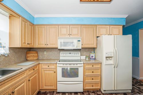 2140 Feuereisen Ave, Hauppauge, NY 11779-6306