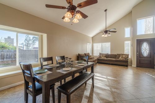 14211 Jennings Vista Dr, Lakeside, CA 92040-5802